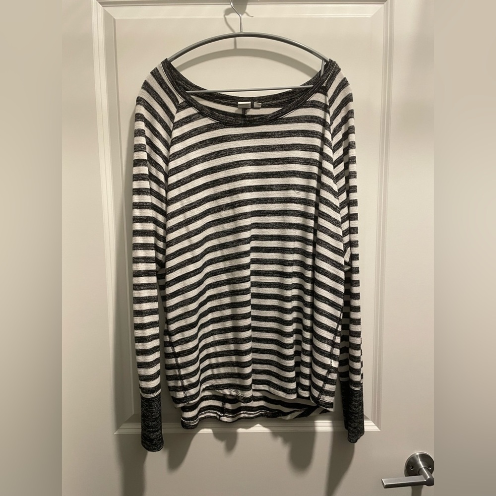 Gap. Women’s Sweater. Black and White Striped. Size XL.